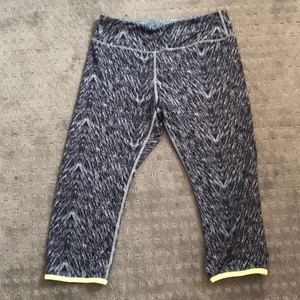 ⭐️ 3/$21 Reversible active Capri pants EUC